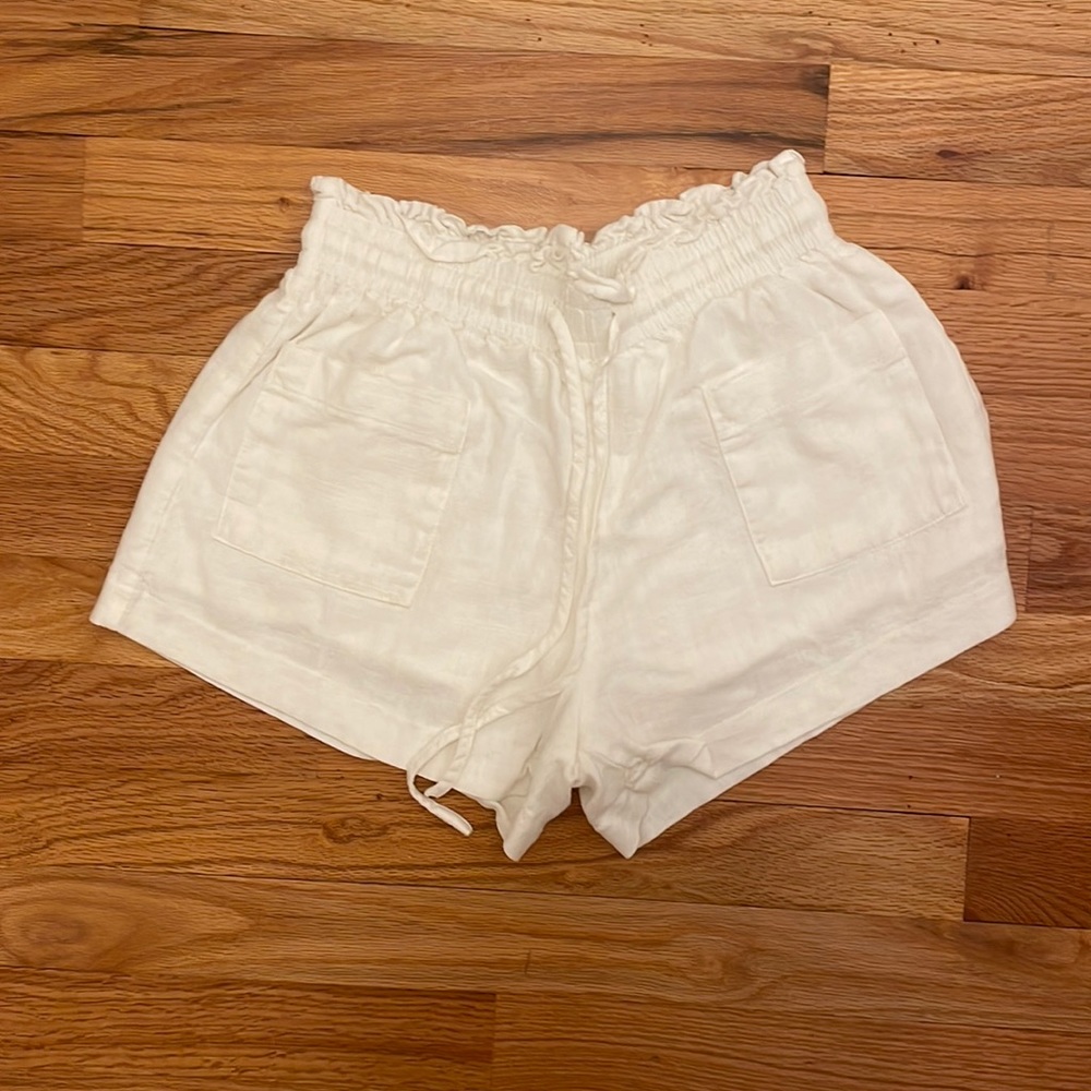 Princess Polly stretch linen shorts off white size 4